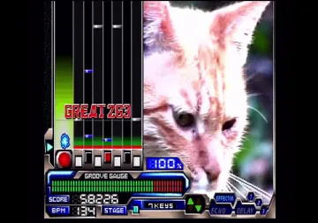 Beatmania II DX 3rd Style (Japan) screen shot game playing